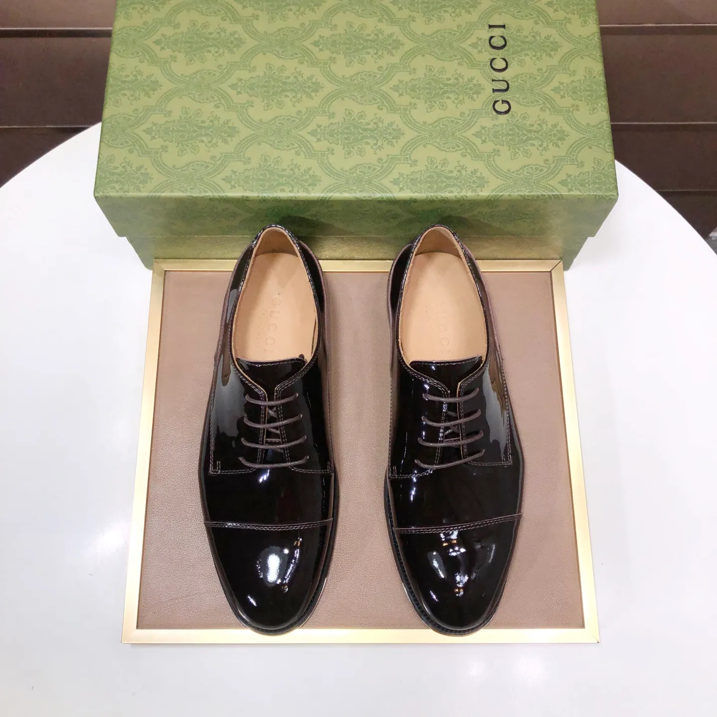 Men's shoes 💰660💰 Brand: GUCCI (Gucci) Standard code: Men's size 38/44 (45/46 can be customized) Grade: Same as the official website Original quality Material: Original cowhide Water-dyed cowhide lining Original rubber outsole Style category: Men's fashionable casual leather shoes Distinguished big-name luxury elements top luxury Color: Actual picture